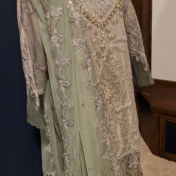 ❌️SOLD❌️ Maria b wedding edition silver grey suit - Picture 7 of 12